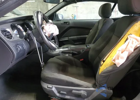 2014 Ford Mustang z USA, uszkodzony, nr VIN 1ZVBP8EM0E5311840